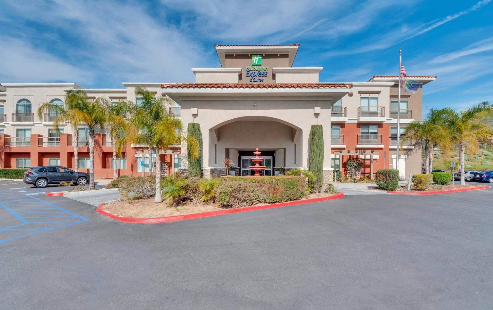 4 Holiday Inn Express Hotels in Southern California Worth Booking