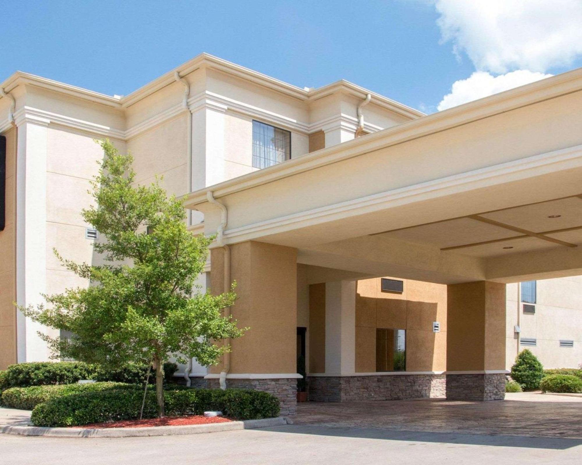 15 Comfort Suites Hotels in the United States Worth Booking