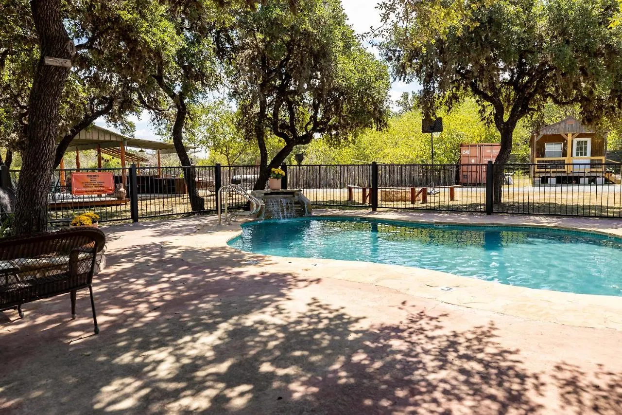 5 Top-Rated Family-Friendly Hotels in Texas Hill Country